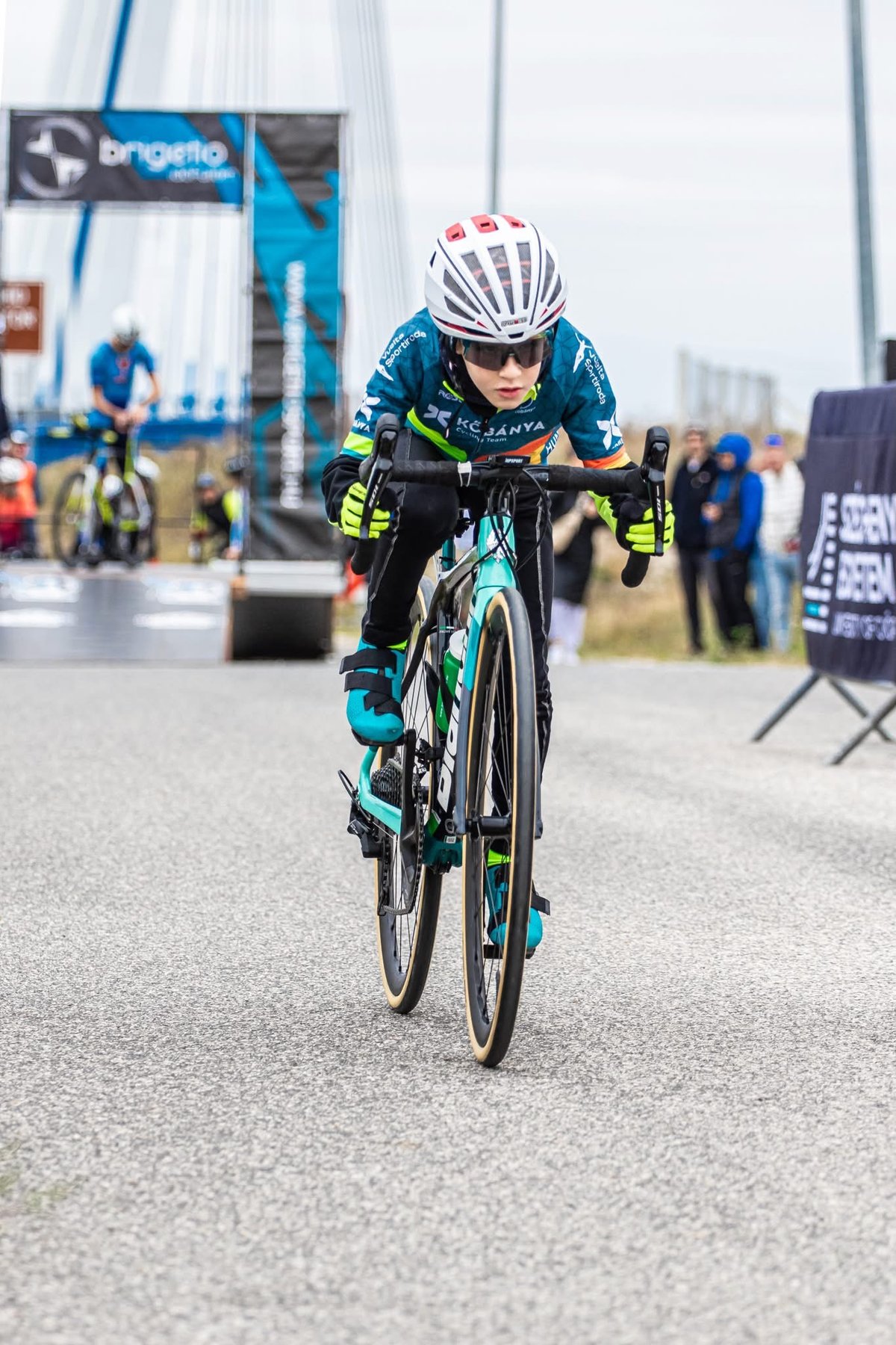 Botond országúti kerékpárja